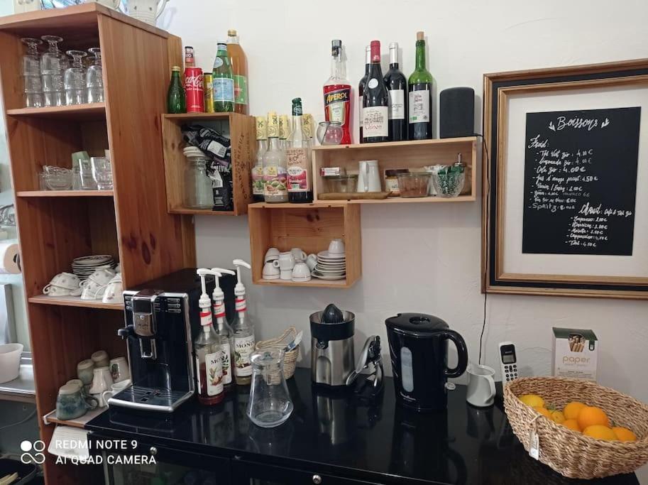 סן-פול-דה-ואנס Chambre Atypique Dans Cafe Healthy מראה חיצוני תמונה